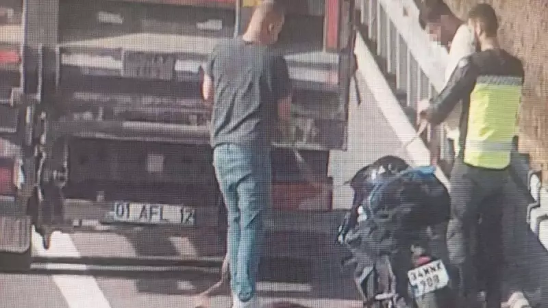 Otoyolda Riskli Yolculuk: Motosikleti Kamyonla Çektiler!