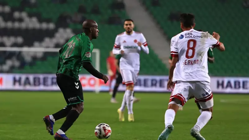 Sakaryaspor - Ümraniyespor 1-1 Berabere: Caner Erkin Kırmızı Kart Gördü