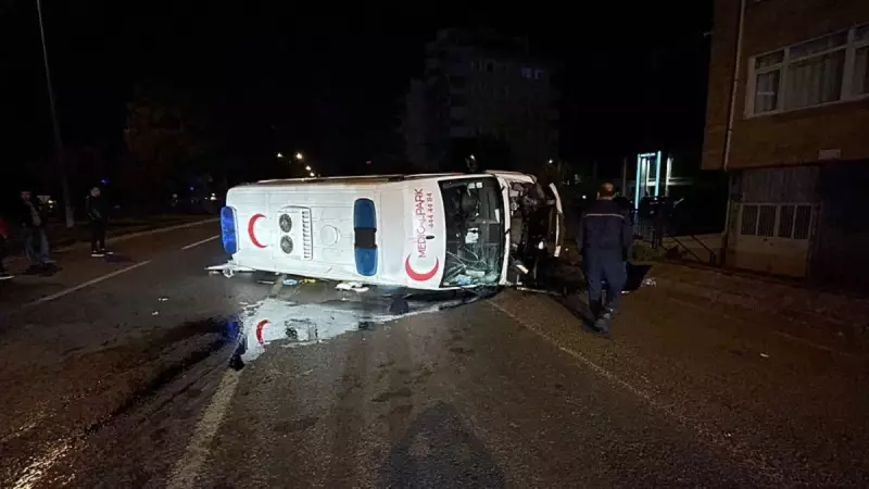 Samsun'da Ambulans ve Otomobil Feci Şekilde Çarpıştı: 5 Yaralı!