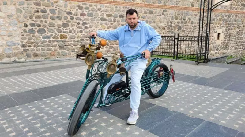 Samsunlu Esnaf İsa Ermek Eski Parçalarla Elektrikli Bisiklet Yaptı
