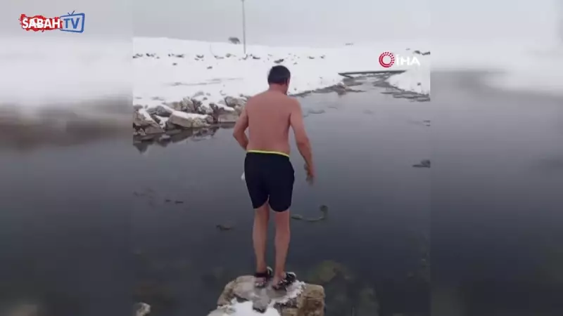 Sivas'ta Buz Gibi Suda Yüzen Cesur Adam: Kar ve Soğuk Beni Durdurmadı