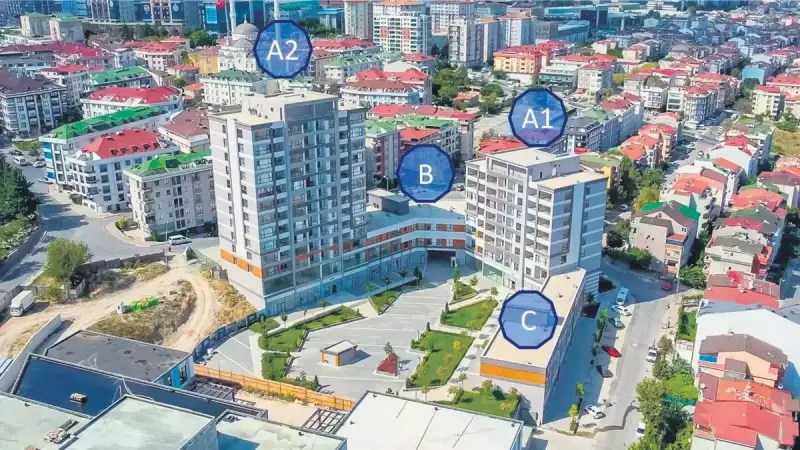 İstanbul'da 17 Dükkana Çöküş: Çatı Çöktü, Yaralılar Var