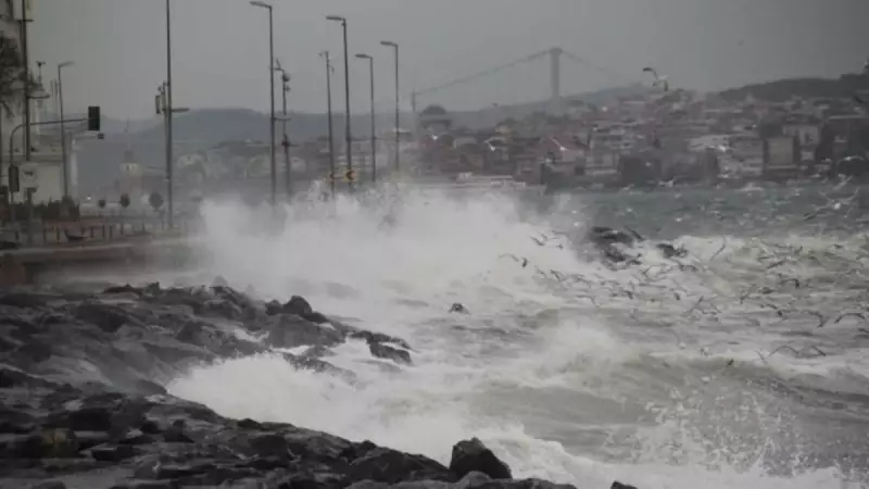 İstanbul'da Kötü Hava: Vapur ve İDO Seferleri İptal Edildi