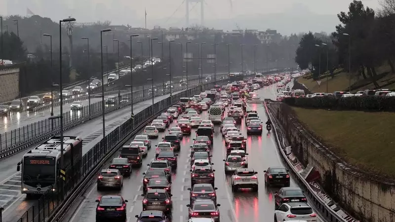 İstanbul'da Okulların Açılmasıyla Trafik Yoğunluğu %70'e Ulaştı