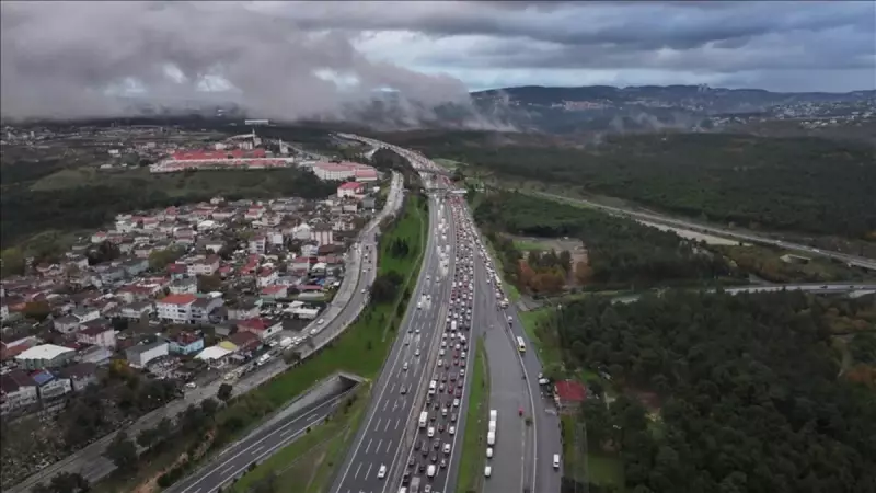 İstanbul'da Trafik Felci: Yoğunluk %89'a Ulaştı, TIR Kazası Kilitledi