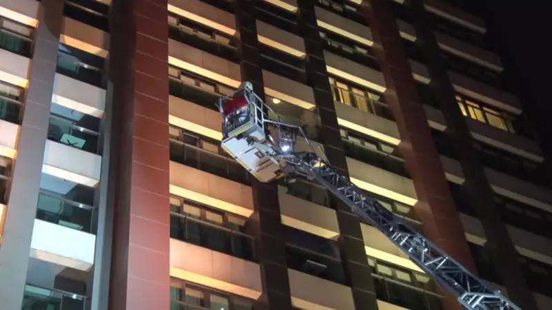 Sultangazi'de 27 Katlı Otelde Yangın: 4 Kişi Yaralandı