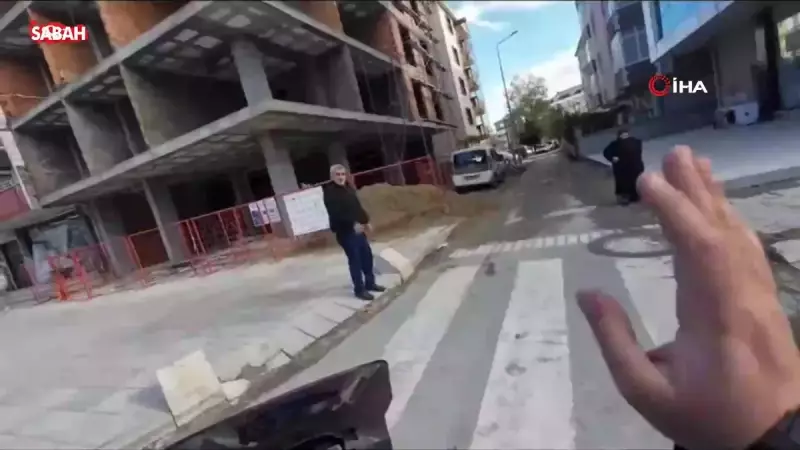 Trafikte Nazik İnatlaşma: Motosikletli ve Yayanın Yol Verme Diyaloğu