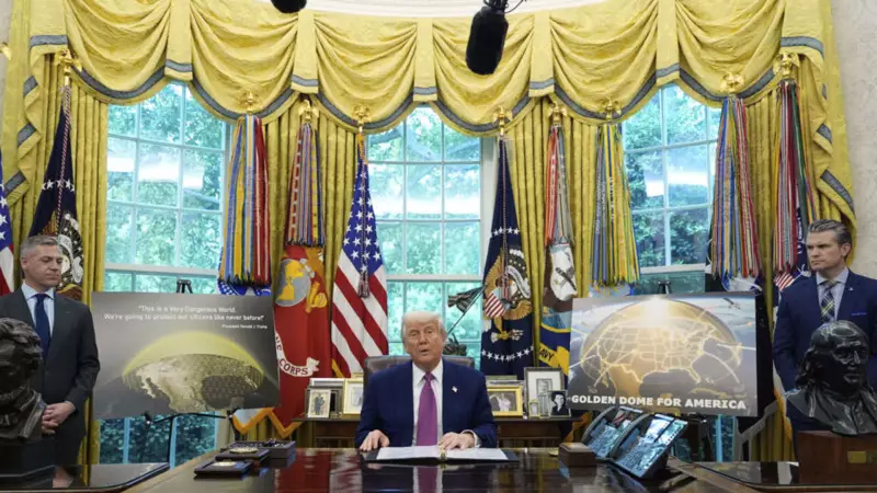 Trump Oval Ofis'teki Altın Dekorasyonu Gösterdi: 'Gerçek Altın Taklit Edilemez'