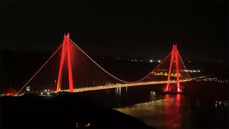 Yavuz Sultan Selim Köprüsü Radyasyon Onkologları Günü'nde Turuncu Işıklandı