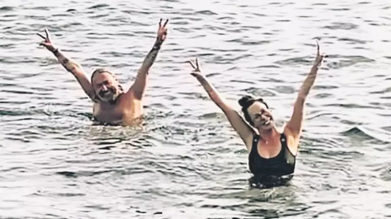 Zeynep Özyağcılar İstanbul'da Denize Girdi ve Felsefi Açıklama Yaptı