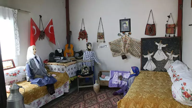 Özgül Delis, 90 Yıllık Tarihi Evini Kişisel Müzeye Dönüştürdü