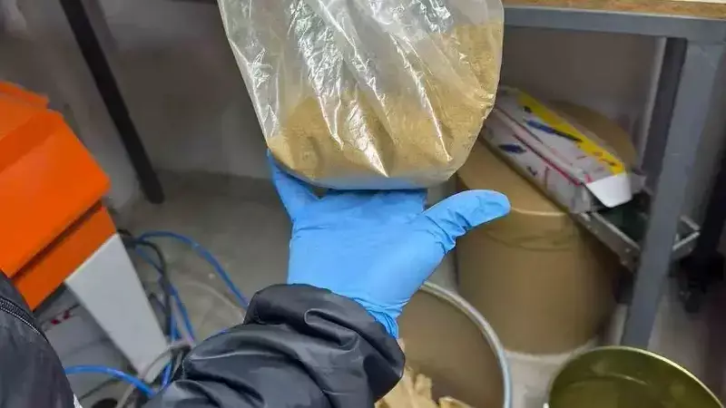 İzmir'de 15 Milyon TL Değerinde Kaçak İlaç Operasyonu: 7 Tutuklama