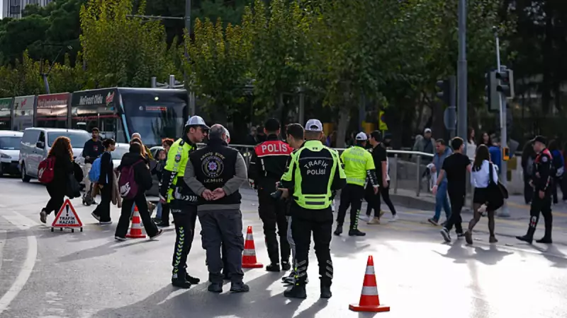İzmir'de 30 Noktada Eş Zamanlı Trafik Denetimi: 37 Araç Trafikten Men Edildi