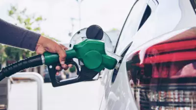 Akaryakıta Çifte İndirim: Motorin ve Benzin Fiyatları Düştü!