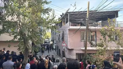 Buca'da Tünel İnşaatı Evleri Çatlattı, Yıkımda Gerginlik Çıktı