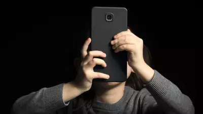 Çocuklarda Göz Numaraları Hızla Artıyor: Ekran Bağımlılığı Tehdidi