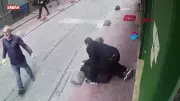 Beyoğlu'nda Güvenlik Görevlisi Tartışma Sonrası Adam Dövdü ve Polise Teslim Oldu