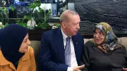 Cumhurbaşkanı Erdoğan, MYK Sonrası Kafede Vatandaşlarla Buluştu
