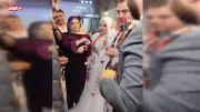 Düğünde Damada Altın Yerine Ayva Hediye Eden Misafirler Herkesi Şaşırttı!