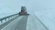 Hakkari'de Kar Mücadelesi: 4 Ana Yol İçin Gece Gündüz Çalışma