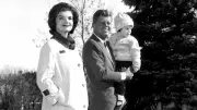 Jackie Kennedy'nin Tarihi Paltosu Müzayedede: 6-8 Bin Dolar Bekleniyor