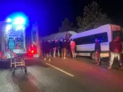 Kocaeli'de İşçi Servisi TIR'a Çarptı: 2'si Ağır 9 Yaralı