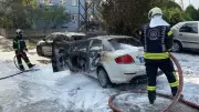Kocaeli'de Park Halindeki Araç Alev Aldı: İkinci Araç da Kullanılmaz Hale Geldi