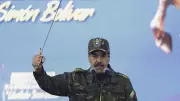 Maduro Askeri Üniformayla ABD'ye Meydan Okudu: Bolivar'ın Kılıcını Salladı