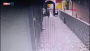 Pendik'te Cinayet ve İntihar: Eşini Bıçaklayan Adam Kameralara Yansıdı