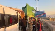 Silopi'de Tanker ile Öğrenci Servisi Çarpıştı: 14 Yaralı