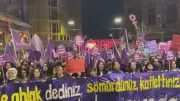 Taksim'de Kadına Şiddetle Mücadele İçin Yüzlerce Kadın Yürüdü