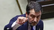 İtalya'da Salvini: Kurallara Uymayan Göçmenler Defolup Gitsin