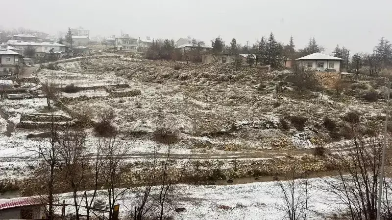Adana'da Kar Etkisi: Meteoroloji Çarşambaya Kadar Yağış Uyarısında Bulundu
