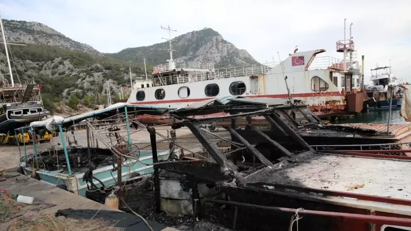 Antalya'da Yıldırım İsabet Eden 3 Balıkçı Teknesi Küle Döndü: 10 Milyon Lira Zarar