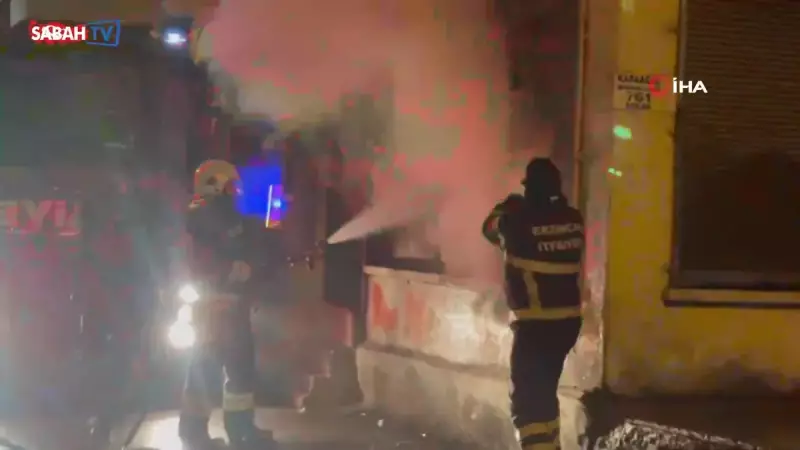 Erzincan'da Gece Yarısı İş Yeri Yangını: Kepenkler Kırılarak Müdahale Edildi