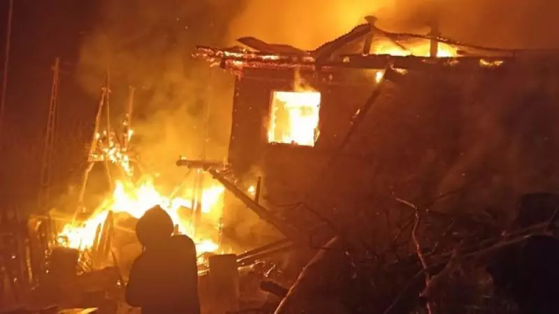 Feke'de Yangın: Ev Kullanılamaz Hale Geldi, Okul Lojmanı Hasar Aldı