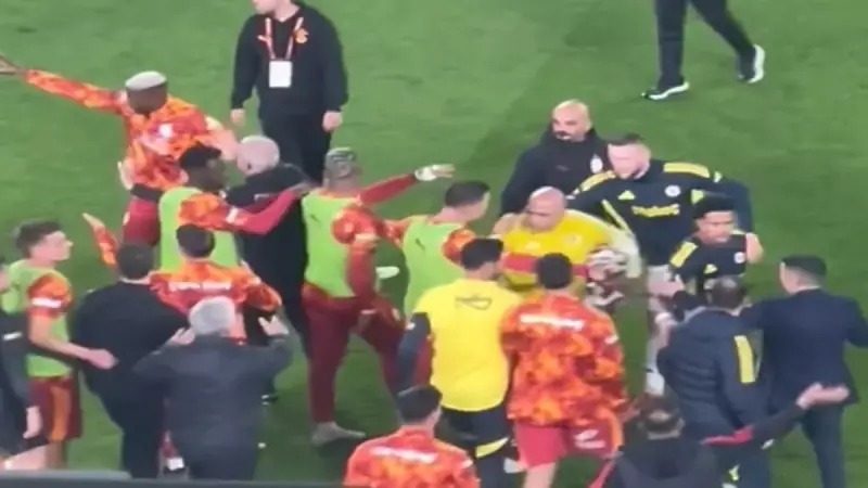Fenerbahçe-Galatasaray Derbisi Öncesi Gerginlik: Osimhen ve İrfan Can Tartıştı