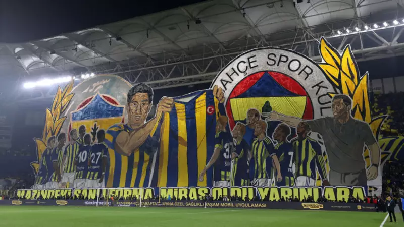 Fenerbahçe Taraftarlarından Derbi Öncesi Etkileyici Koreografi Şovu