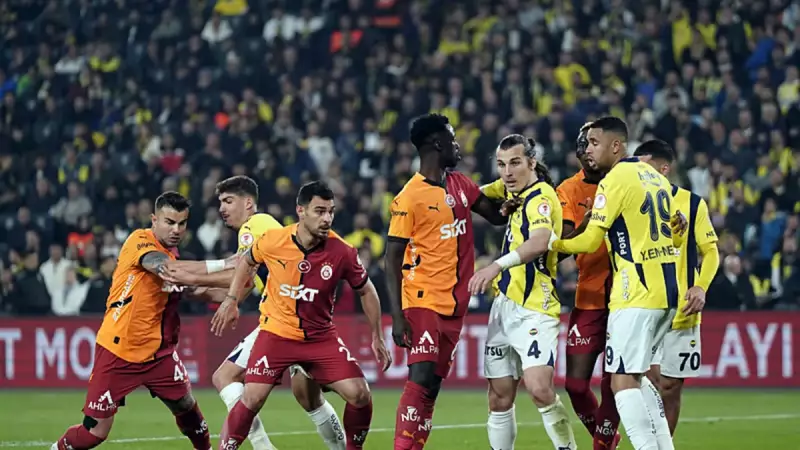 Fenerbahçe - Galatasaray Derbisi Kadroları Açıklandı: Süper Lig Liderliği Oynanacak