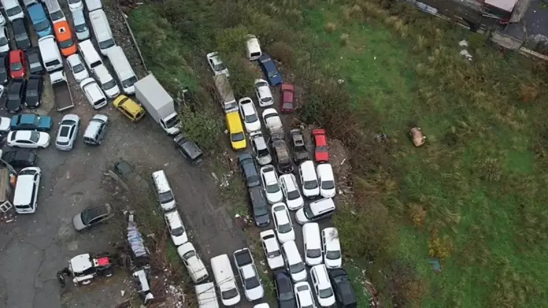 Gaziosmanpaşa'da Otopark Yangını: 14 Araç Zarar Gördü
