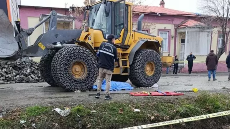 Kars'ta Acı Kaza: Kepçe Altında Kalan Emekli İmam Hayatını Kaybetti