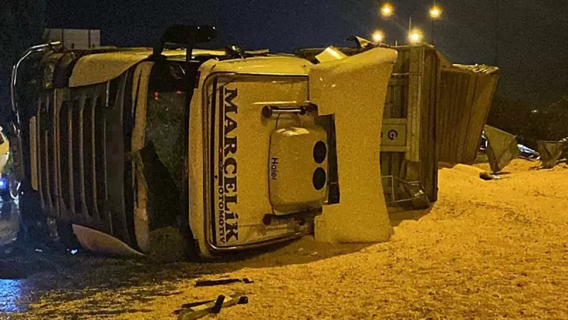 Osmaniye'de Mısır Yüklü Kamyon Devrildi: 1 Yaralı