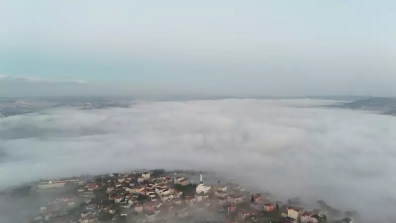 Sis İstanbul Boğazı'nı Kapattı: Gemi Trafiği İki Yönde Askıya Alındı