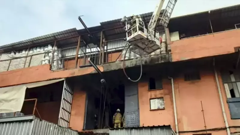 İstanbul Başakşehir'de Plastik İmalathanesinde Yangın: Can Kaybı Yok