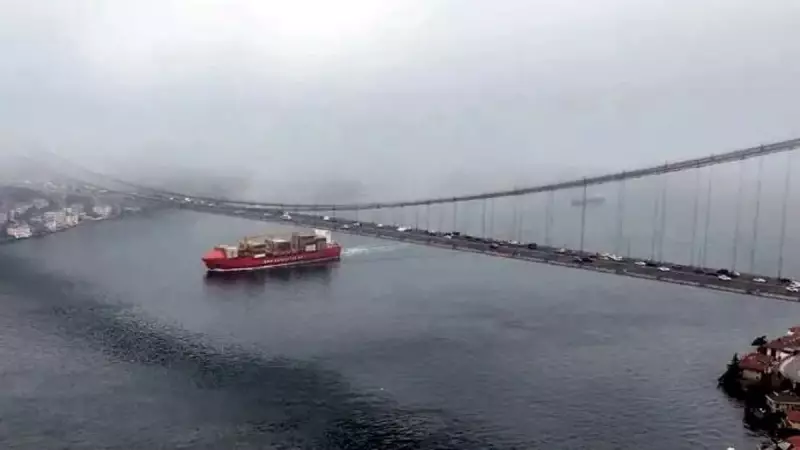 İstanbul Boğazı'nda Makine Arızası: Kuru Yük Gemisi Emniyetle Demirlendi