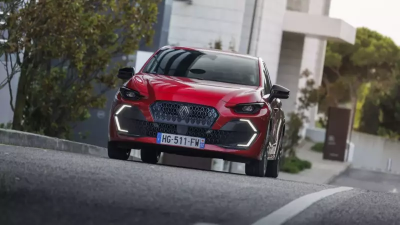 Yeni Renault Clio Türkiye'ye Geliyor: Tasarım, Motor ve Fiyat Detayları