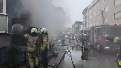 Çekmeköy'de Mobilya Deposunda Çıkan Yangın Binalara Sıçramadan Söndürüldü