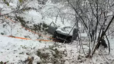 Hendek'te Kar Nedeniyle Meydana Gelen Kaza: 3 Yaralı