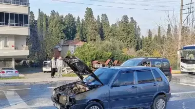 Karamürsel'de Seyir Halindeki Araçta Yangın: Vatandaşlar ve İtfaiye Müdahale Etti