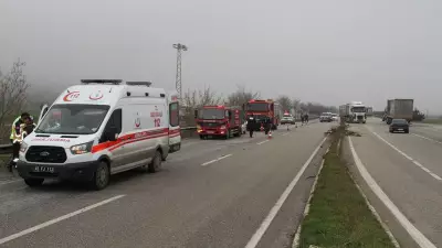 Manisa'da Trafik Kazası: Kontrolden Çıkan Otomobil Refüj ve Bariyerlere Çarptı, 1 Ölü